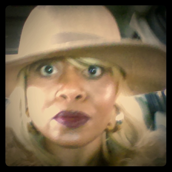 Meet your Posher, Tish Smith - Picture 1 of 1